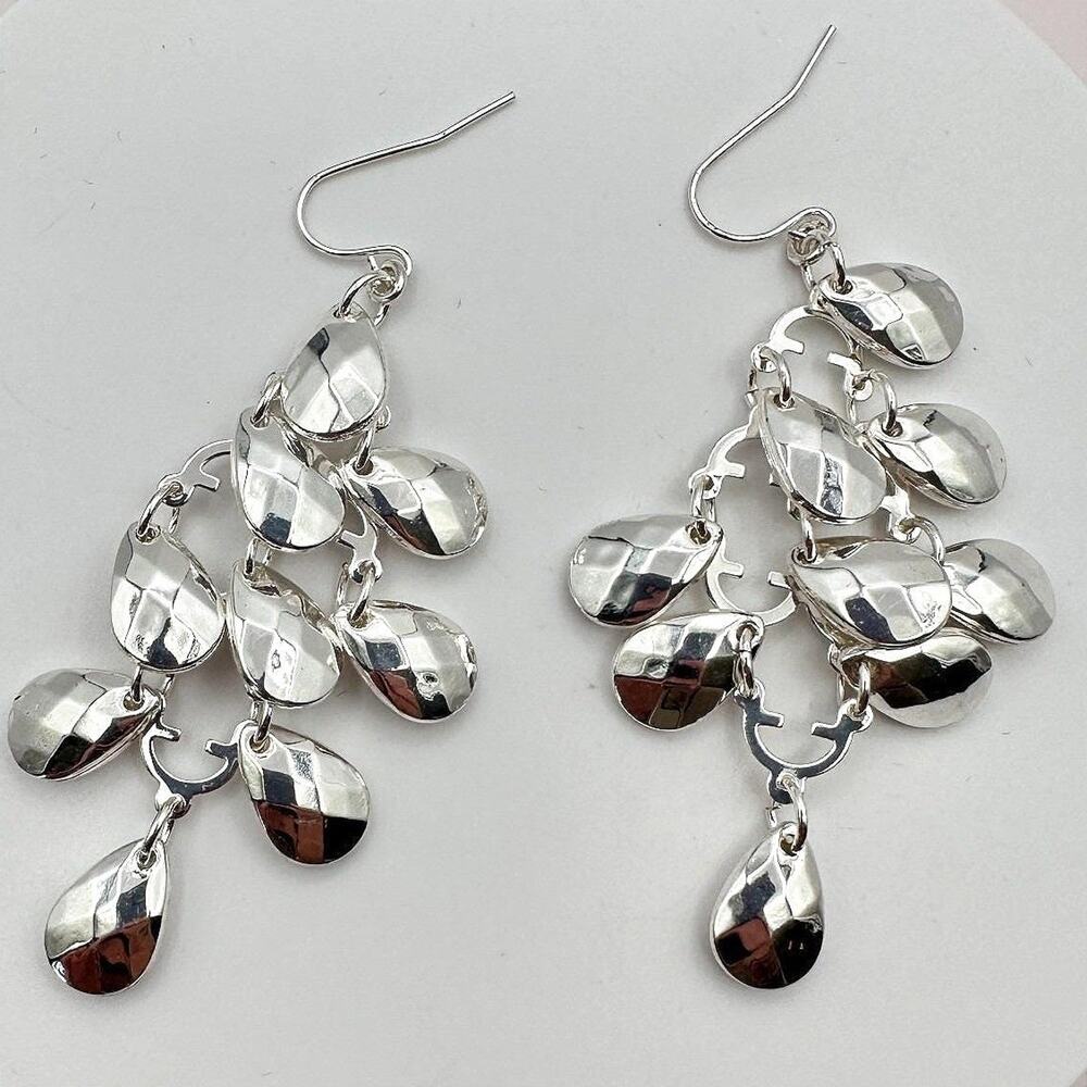 Vintage 90s Silver Tone Hammered Leaf Chandelier Dangle Earrings Fashion Jewelry